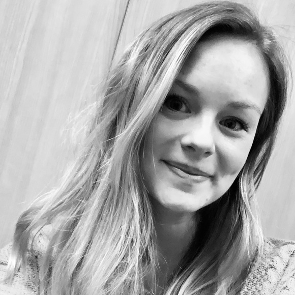 Meet your Posher, Kiersten - Picture 3 of 4